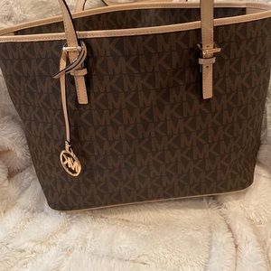 Michael Kors Jet Set TZ tote comes with tag